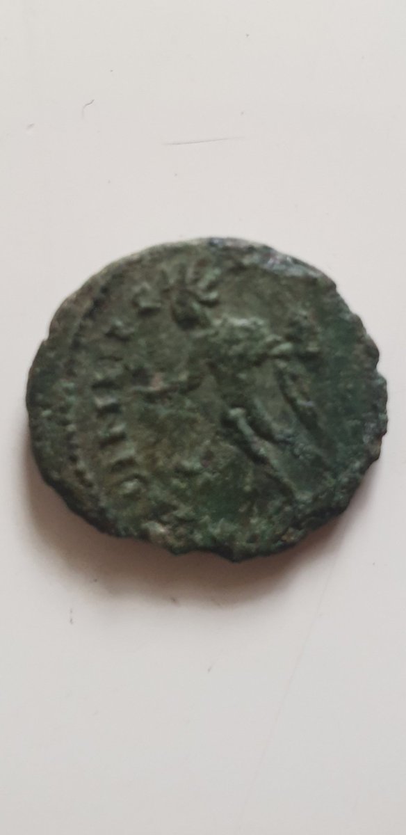 _bchh_'s tweet photo. This was found at a Roman auxiliary marching camp.
Auxiliaries were foreign soldiers that joined the Roman army and after 25 years service they were gifted Roman citizenship.
Can anyone ID the coin?? https://t.co/2EeNXQY2J4