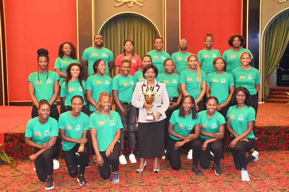 Netball_Malawi's tweet photo. The Queens had an audience with Her Excellency The First Lady Monica Chakwera following their successful COSANA Tri-Nations tournament against Namibia and Zimbabwe. The Queens #Timatha https://t.co/O90Tp9tVMV