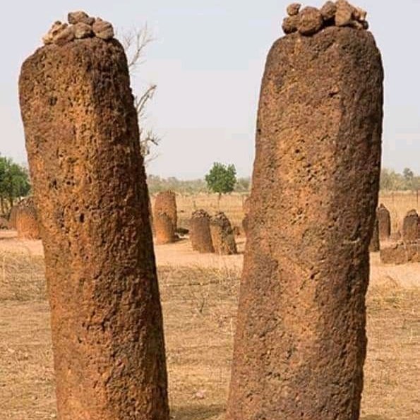 Modoudem11's tweet image. Stone circle of old people