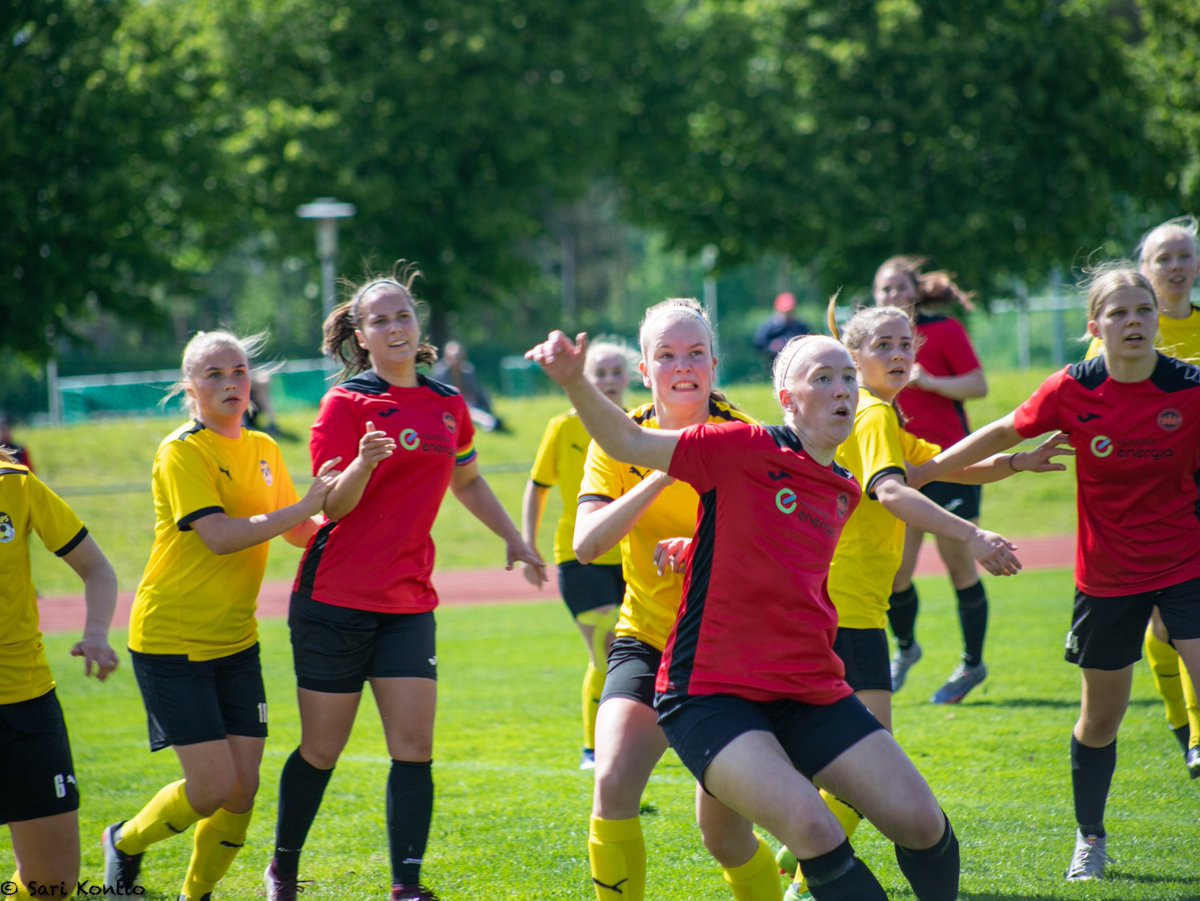 Sari_Kontio's tweet photo. Eilen tyttären pelissä PKKU Naiset vs KuPS Akatemia

#pkkunaiset #nro4 #futis #jalkapallo https://t.co/RZm8pnlYYH