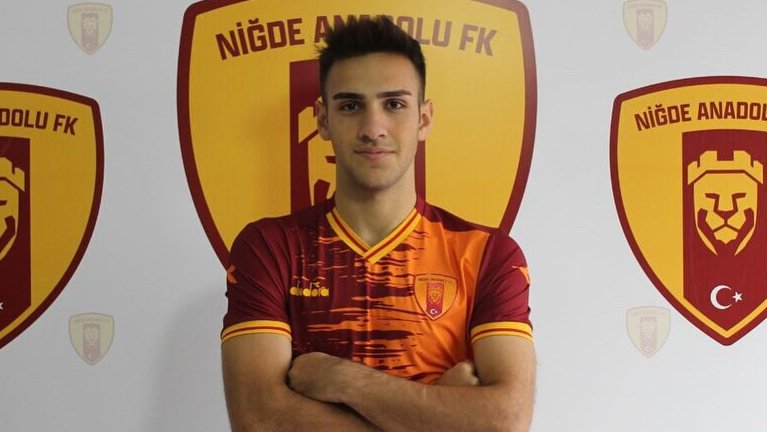 TMtr_news's tweet photo. 🔴 TFF 2. Lig Kırmızı Grup | Piyasa değeri güncellemesi sonrası en çok değer kazanan futbolcu:

Eren Aydın
Kulüp: Niğde Anadolu FK (Kiralık)
Yaş: 19
Mevki: Santrafor
Artış: 150 bin €
Yeni piyasa değeri: 250 bin €

➡ https://t.co/1bJkKtwJ8s

#PDgüncellemesi https://t.co/odjQ9GKMhl