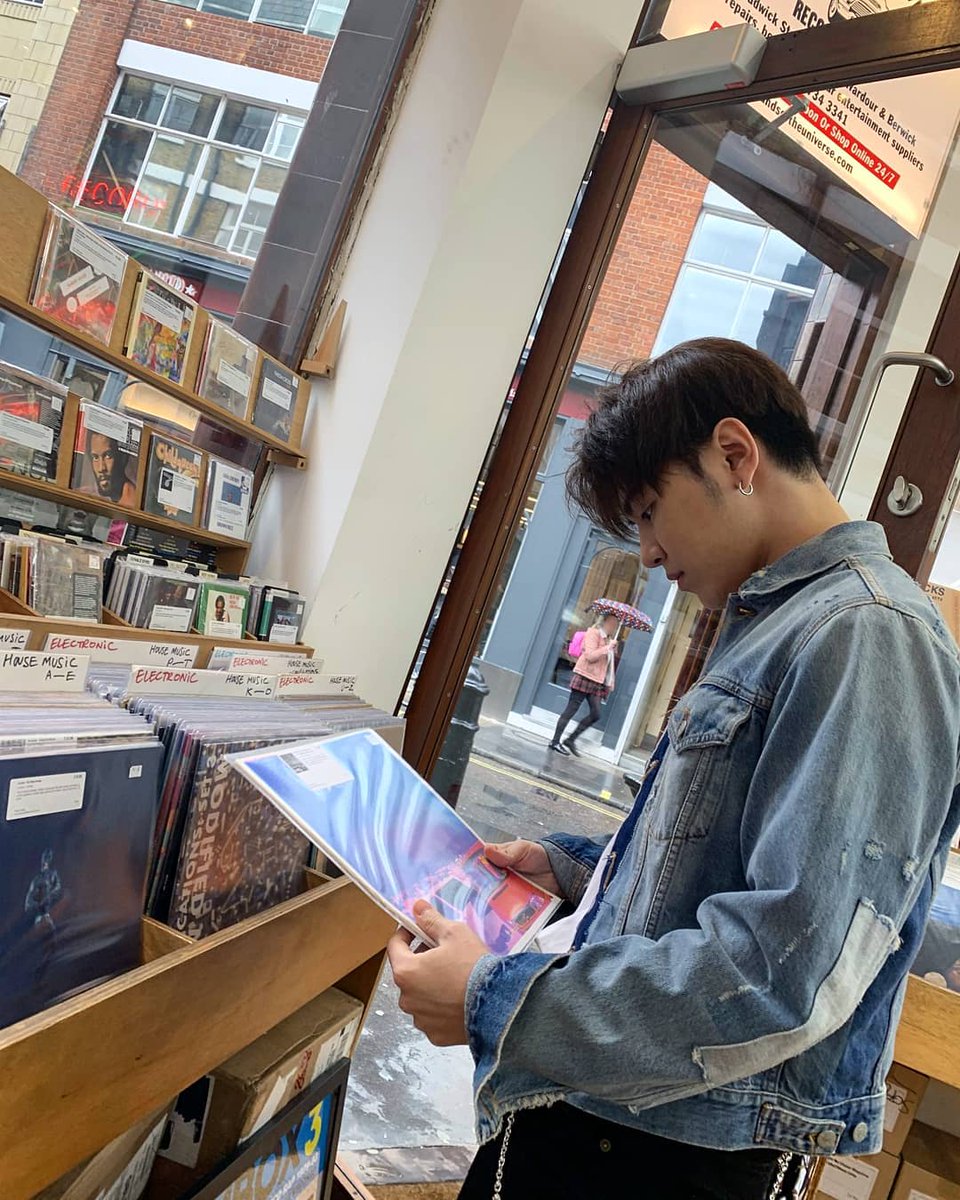 groobypark's tweet photo. Could pass as the universe's dreamy boyfriend (yours also, I can contemplate 'bout it). https://t.co/NSBgyCI7d9