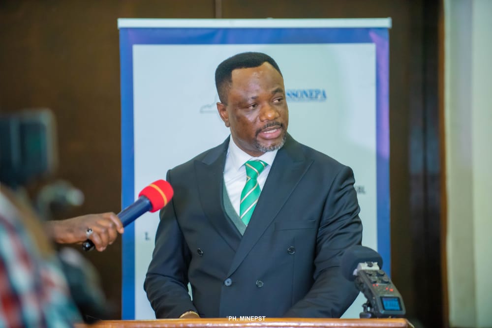 MinisterEDU_NC's tweet photo. Le ministre de l'EPST, le professeur Tony Mwaba vient d'étendre la gratuité du #TENAFEP aux écoles privées. Tous les élèves finalistes du primaire des établissements privés ne paieront plus les frais de participation, une instruction du chef de l'État.
https://t.co/x4dow6H1wL https://t.co/rZa61uw7cy