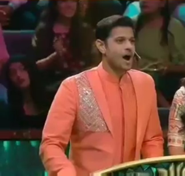 Aishwar21664095's tweet photo. Damn!!🔥
His expression after seeing aish as hawa-hawai❤💕
Hawa hawai hogya💫

#NeilBhatt #AishwaryaSharma #Neiwarya  #RavivaarWithStarParivaar 
#TeamGHKKPMWins https://t.co/gNtQCHPUkE