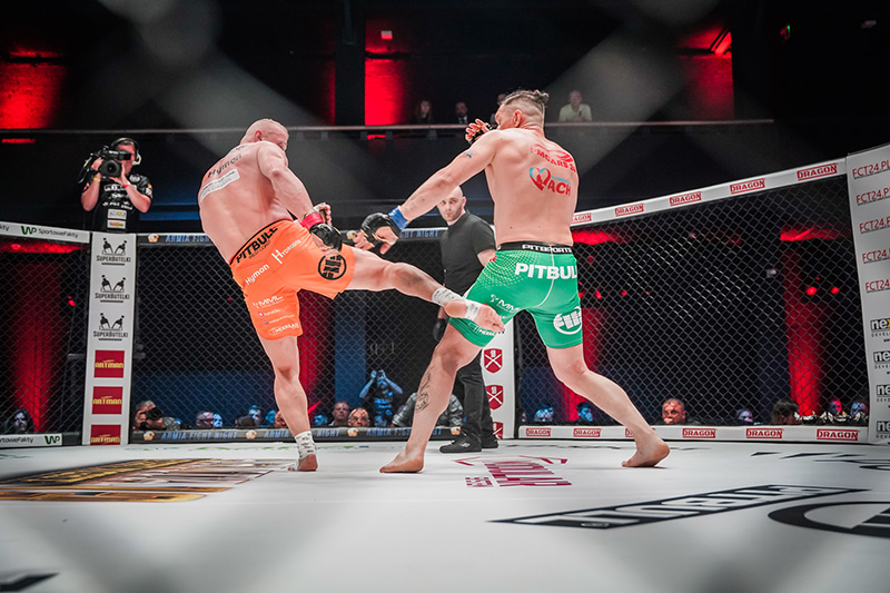 Polska_Zbrojna's tweet photo. Szer. Błażej Majdan wśród zwycięzców trzynastej gali Armia Fight Night. Ale nie dla wszystkich żołnierzy „13” była szczęśliwa #MMA @21_bsp @ArmiaFight @Zelazna_Dywizja @PGZ_pl https://t.co/RRTvuVzsAa https://t.co/tCdZDJc8ia