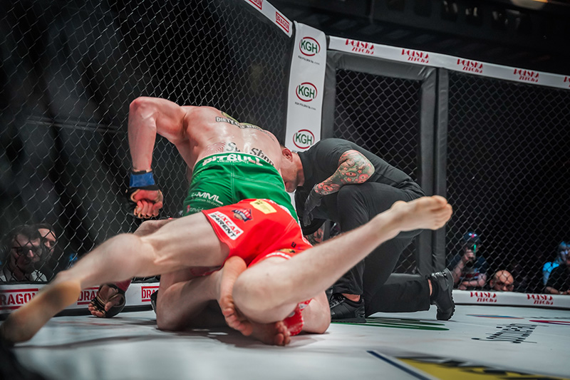 Szer. Błażej Majdan wśród zwycięzców trzynastej gali Armia Fight Night. Ale nie dla wszystkich żołnierzy „13” była szczęśliwa #MMA <a href="/21_bsp/">21 Brygada Strzelców Podhalańskich</a> <a href="/ArmiaFight/">Armia Fight Night</a> <a href="/Zelazna_Dywizja/">18 Dywizja Zmechanizowana</a> <a href="/PGZ_pl/">Polska Grupa Zbrojeniowa🇵🇱</a> polska-zbrojna.pl/home/articlesh…