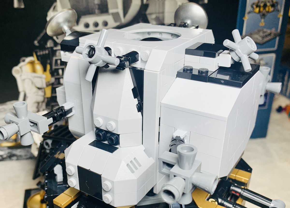 wargamingrecon's tweet image. Built the #lego #creatorexpert #nasa #lunarlander during @shock_trooper_brix livestreams. Build was a blast. @shopbrickify Sticker placement was good with tweezers.  Great set. Looks good. Fun build techniques. Highly recommend this set. #afol #legophoto