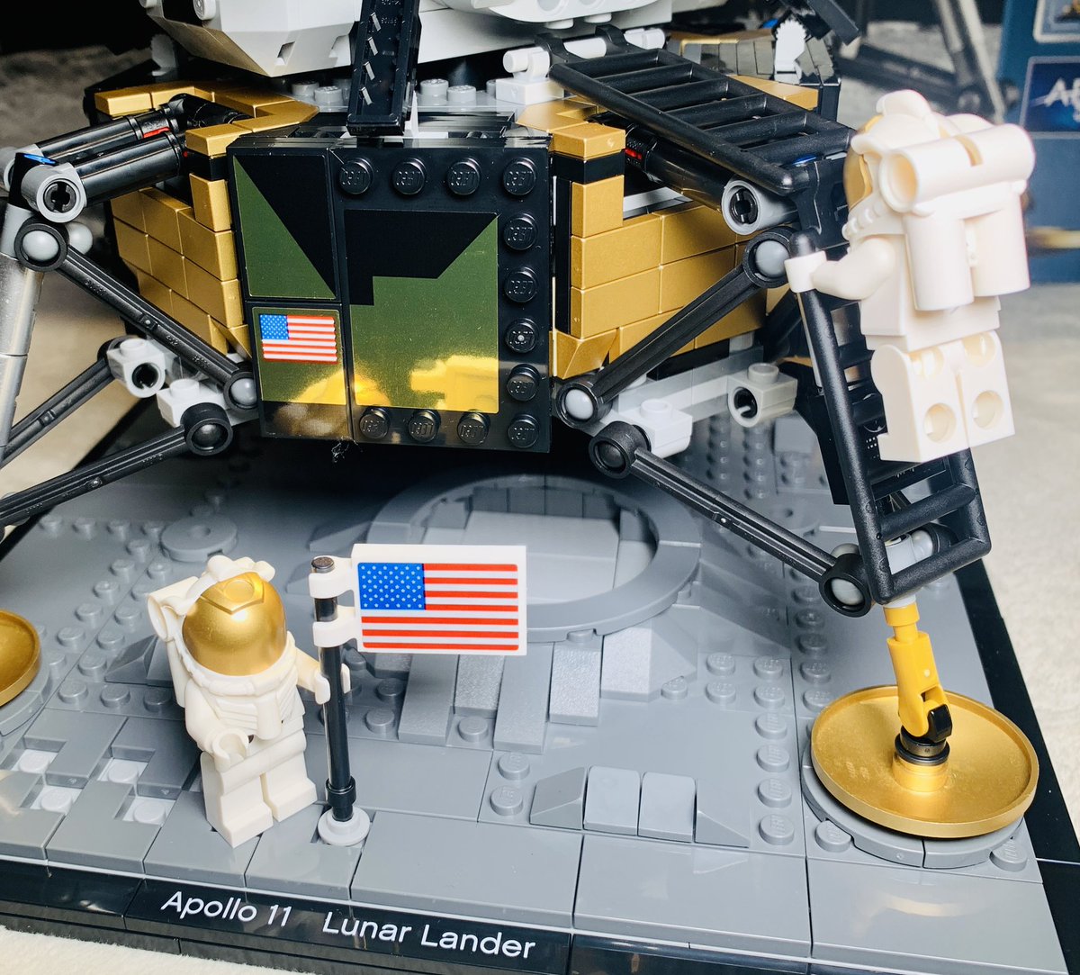wargamingrecon's tweet image. Built the #lego #creatorexpert #nasa #lunarlander during @shock_trooper_brix livestreams. Build was a blast. @shopbrickify Sticker placement was good with tweezers.  Great set. Looks good. Fun build techniques. Highly recommend this set. #afol #legophoto