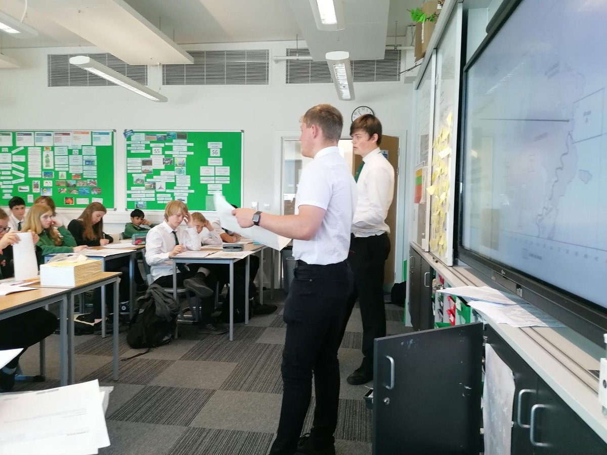 Some of the S6 Advanced Higher Geographers teaching a lesson about #mapskills to the new National 5 classes. Pupils leading their learning + developing leadership skills mentoring younger pupils. They were fab! #geography #geographyteacher