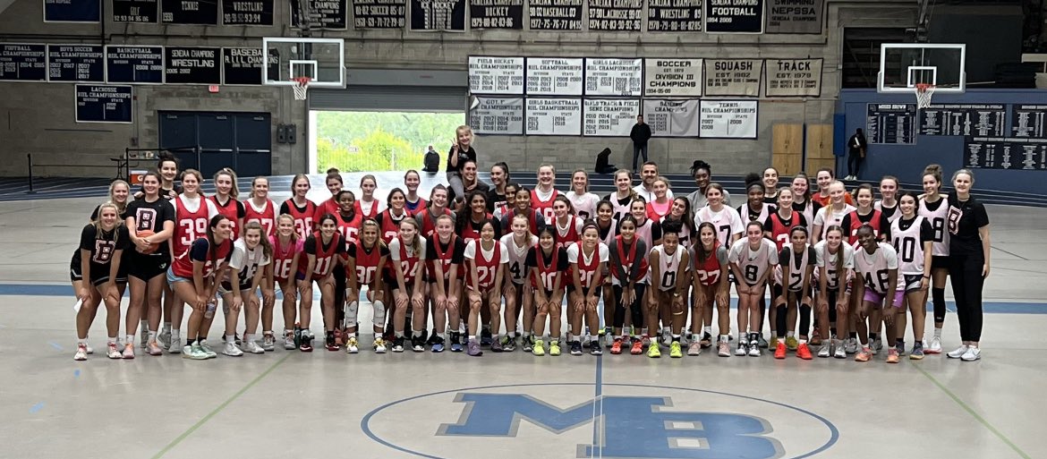 AndieCaddel's tweet photo. awesome camp at Brown! loved playing with these girls and touring the beautiful campus! thank you coach Sam! @BrownHoops https://t.co/FV5z3dwCNK