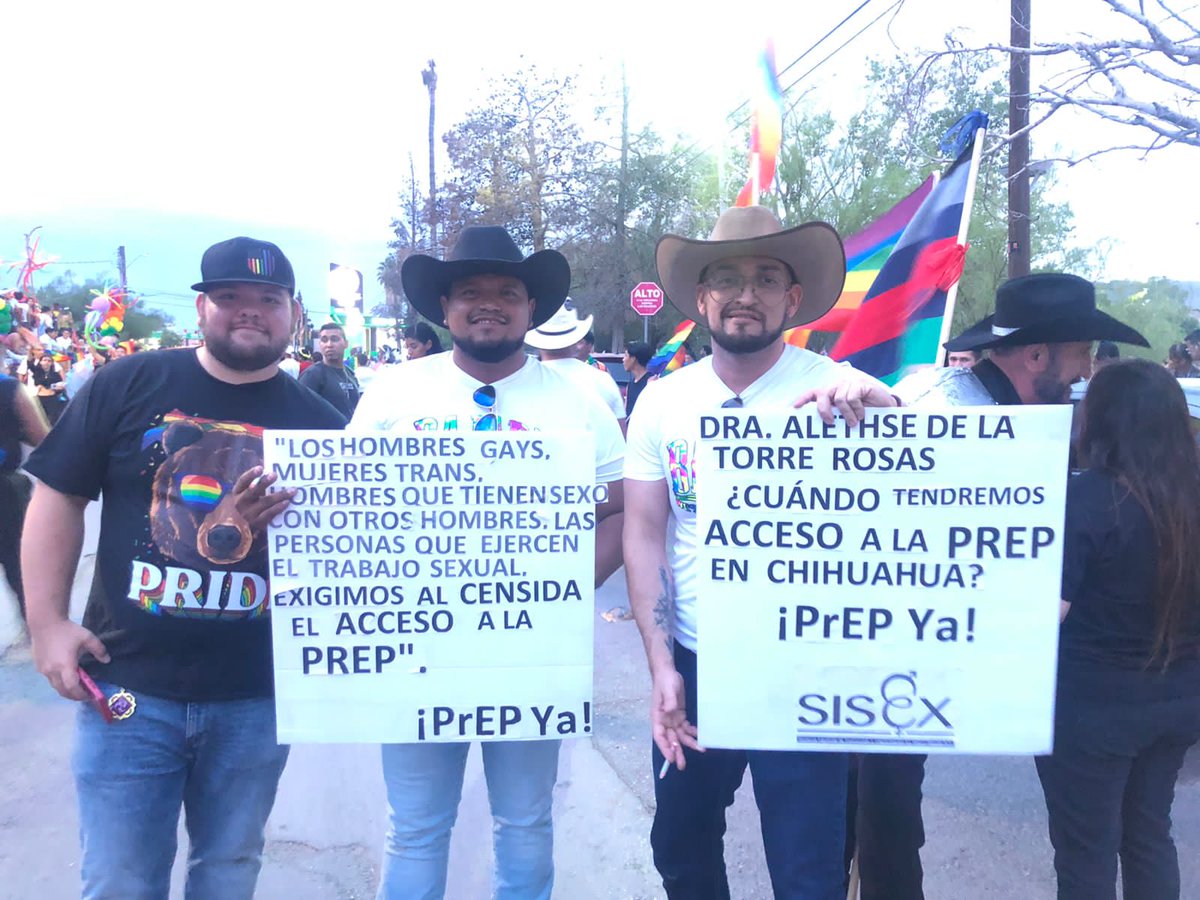 sisexac's tweet photo. Fotos de exigencia ente el silencio por el #PrEP por parte del CENSIDA
En el marco de la 8va Marcha de las Diversidades Afectivo Sexuales #CiudadJuárez
#PrEPYa #Chihuahua https://t.co/ZDMqMne1Tg