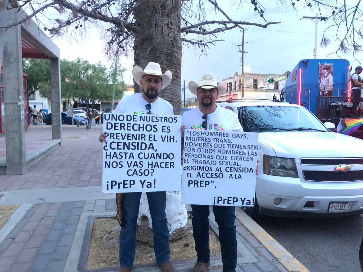 sisexac's tweet photo. Fotos de exigencia ente el silencio por el #PrEP por parte del CENSIDA
En el marco de la 8va Marcha de las Diversidades Afectivo Sexuales #CiudadJuárez
#PrEPYa #Chihuahua https://t.co/ZDMqMne1Tg