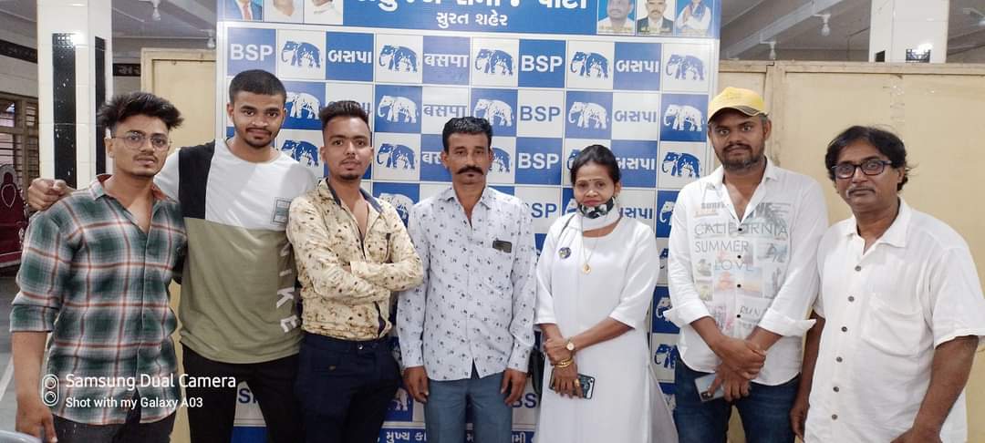 bsp_surat's tweet photo. आने वाले गुजरात विधानसभा चुनाव की तैयारी के भागरूप बहुजन समाज पार्टी सुरत द्वारा सुरत की सभी विधानसभाओं के प्रमुखों एवं सभी पदाधिकारियों के साथ रणनीति तैयार की गई।
गुजरात विधानसभा चुनाव बहुजन समाज पार्टी मजबूती से लड़ेगी। https://t.co/VC6yrWx6Tv