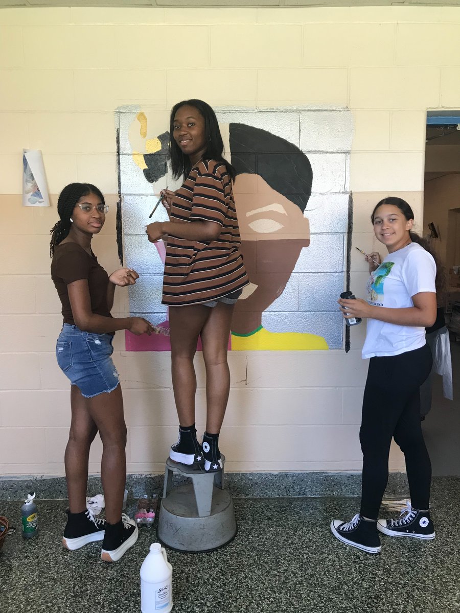 VWLibrarian1's tweet photo. The Multicultural Club mural is almost done! @GriffinPride2 @WCSDEmpowers #WCSDlibraries https://t.co/gp15tn0tn7