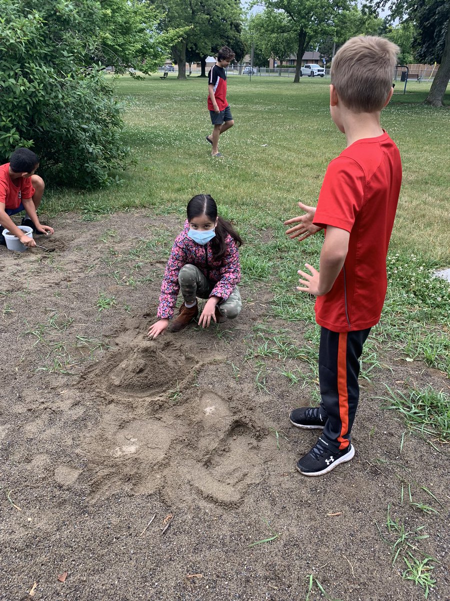 mswipersroom's tweet photo. Sandcastle erosion competition is well on its way! #IB #howtheworldworks @mdbennie https://t.co/LwKnxlIv5k