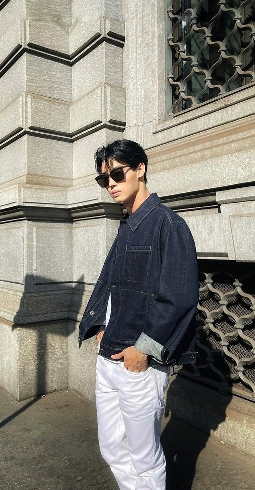 mtwnwallpaper's tweet photo. MILANO 🇮🇹

#PRADAxWINInMilan 
#winmetawin @winmetawin https://t.co/iM5Jq2QqZr