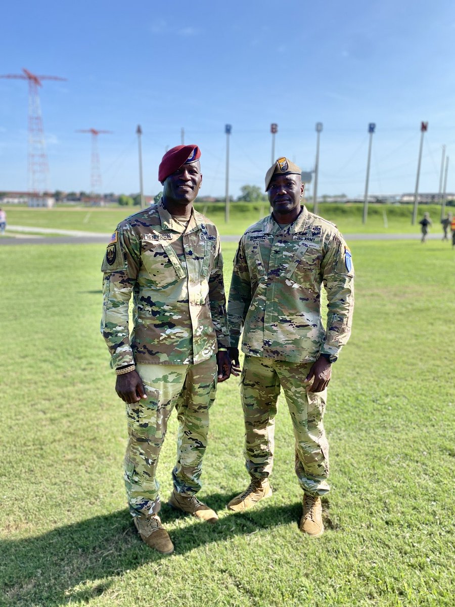 The end of an #Airborne era! 
This summer, Fort Benning will bid farewell to the Airborne and Ranger Training Brigade commander, COL Dunmyer, and the 1-507th PIR commander, LTC Henderson.
These Soldiers have led #ARTB well and will be missed. Hunters from the sky, #AATW!

<a href="/TRADOC/">U.S. Army TRADOC</a>