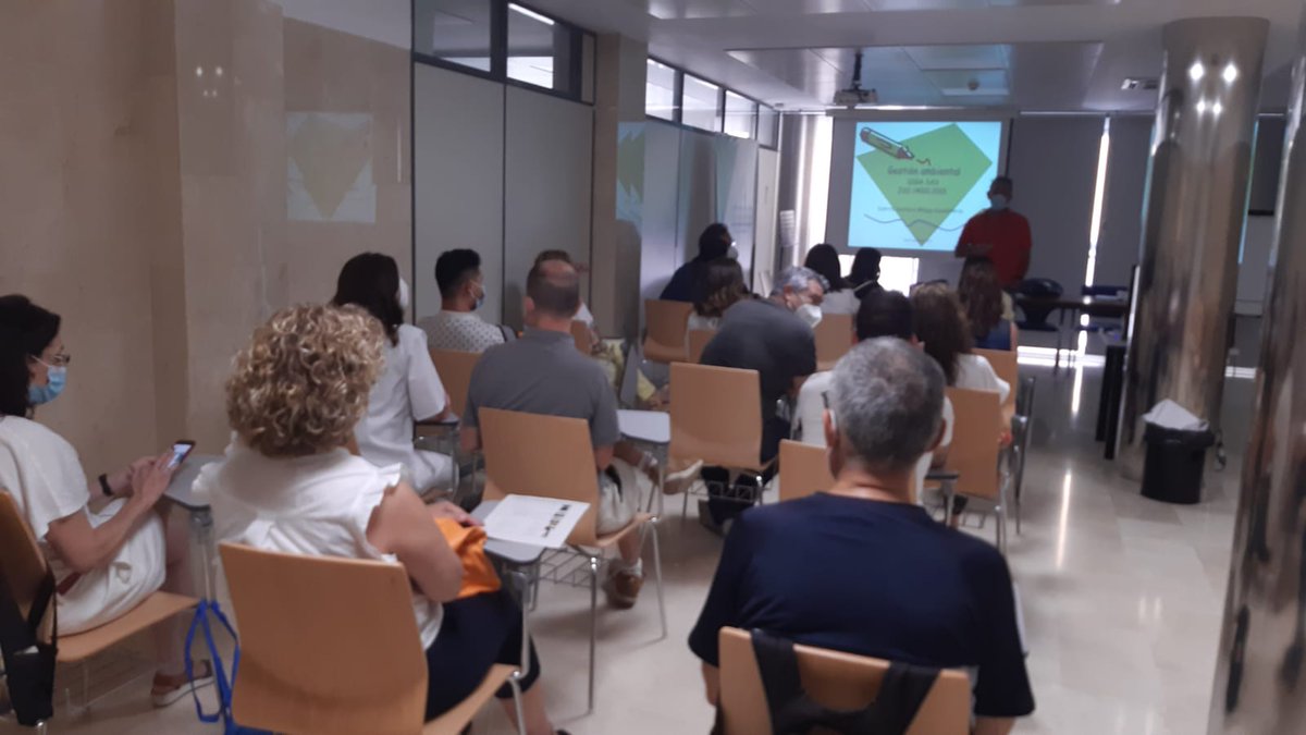 EnriqueCobaleda's tweet photo. Siguiendo con las sesiones clínicas de Salud Ambiental en centros sanitarios de @SaludAPMalaga junto a @delatorrepaco, hoy la hemos impartido en @CSTrinidadJC https://t.co/Yrd0ArcW0c