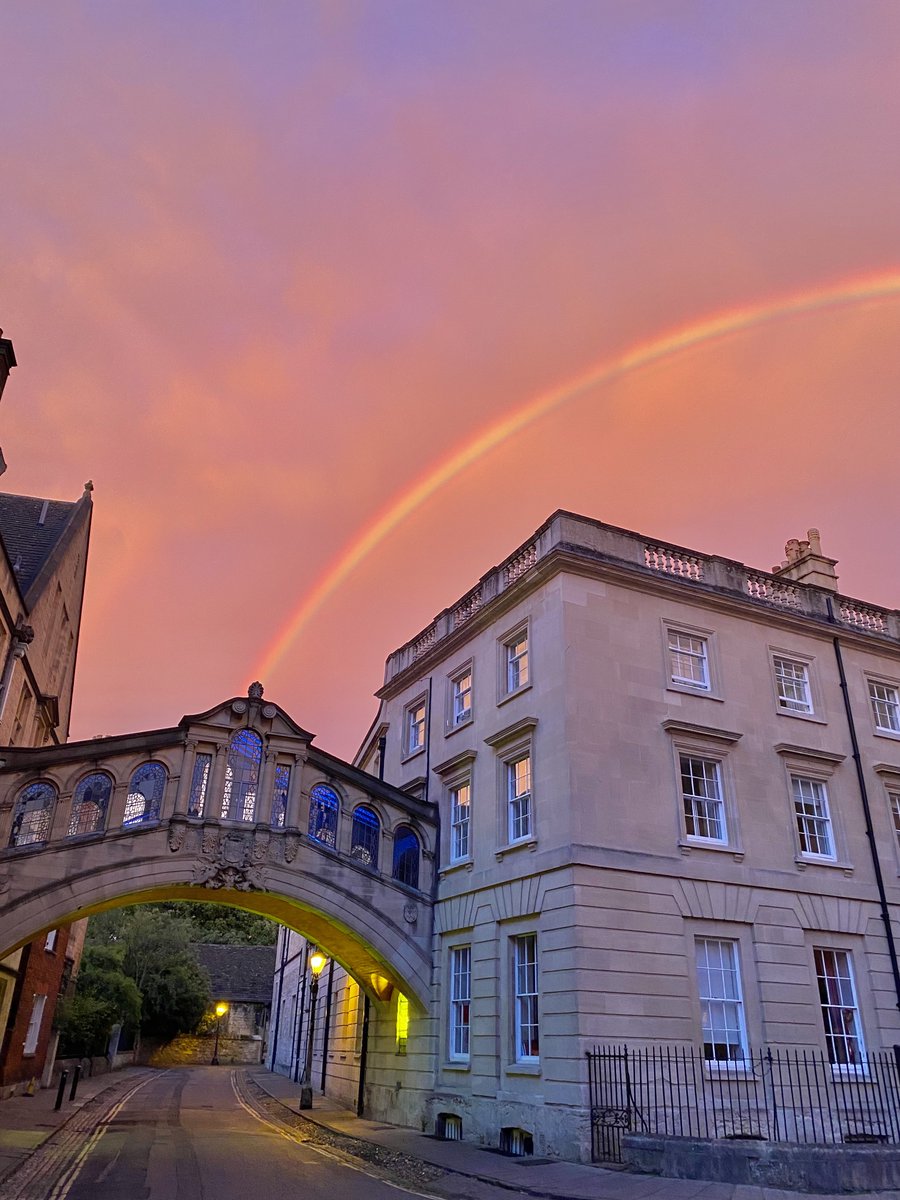 Stunning views from Oxford yesterday evening 🌈🌈 📷 | @DanyyMcNamee, @sunlightsappho, @IAmAnaDiamond & @TatjanaSchulze_