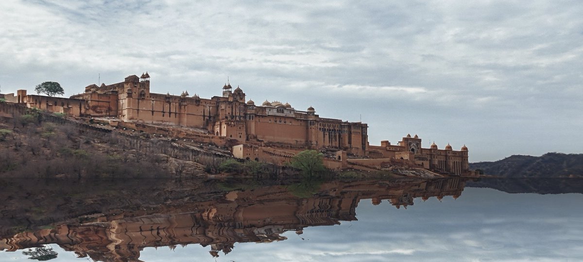 jsr_1974's tweet photo. Famous Amer Fort at #Jaipur 
#IncredibleIndia #traveldiaries #traveling #traveltoindia #traveldestination #travelblogger https://t.co/A5MT4jk0Q3
