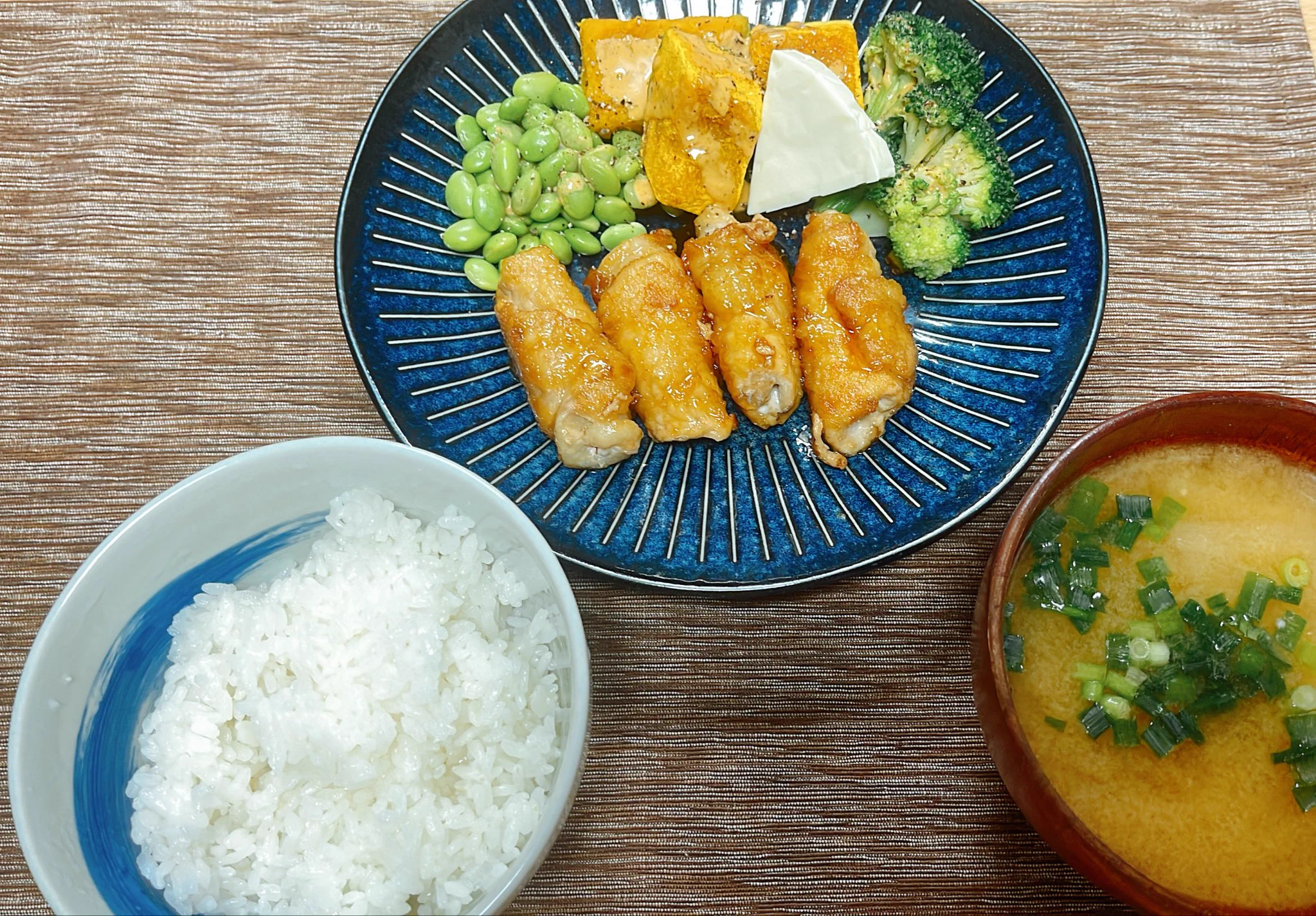#おうちごはん #晩ごはん #ばんごはん #料理 #料理記録 #Twitter家庭料理部 #お腹ぺコリン部  #飯テロ
すごく美味しそうだったので、豚ロースですが作ってみました😊
こんな簡単に角煮味が食べれるなら頻繁に作っちゃいそう🥰  