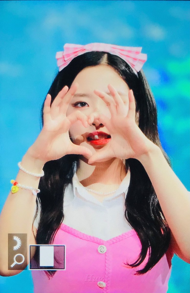 Hug_1113's tweet photo. 220620 프리뷰

#이달의소녀 #올리비아혜
#손혜주 #혜주
#LOONA #OliviaHye https://t.co/OFl785Zeoe
