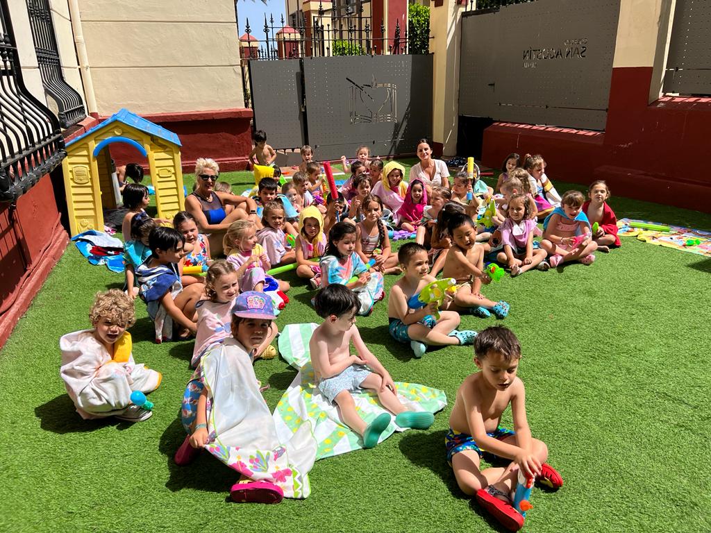CSAgustinCeuta's tweet photo. Nuestros alumnos de Ed. Infantil 4 Años han celebrado hoy la "Fiesta del Agua".

Lo han pasado genial💧💧💧😍😍😍

#Agustinos #CSACeuta #Cuídala #EdInfantil #4Años #FiestaDelAgua #Verano https://t.co/IT2AMCK1PP