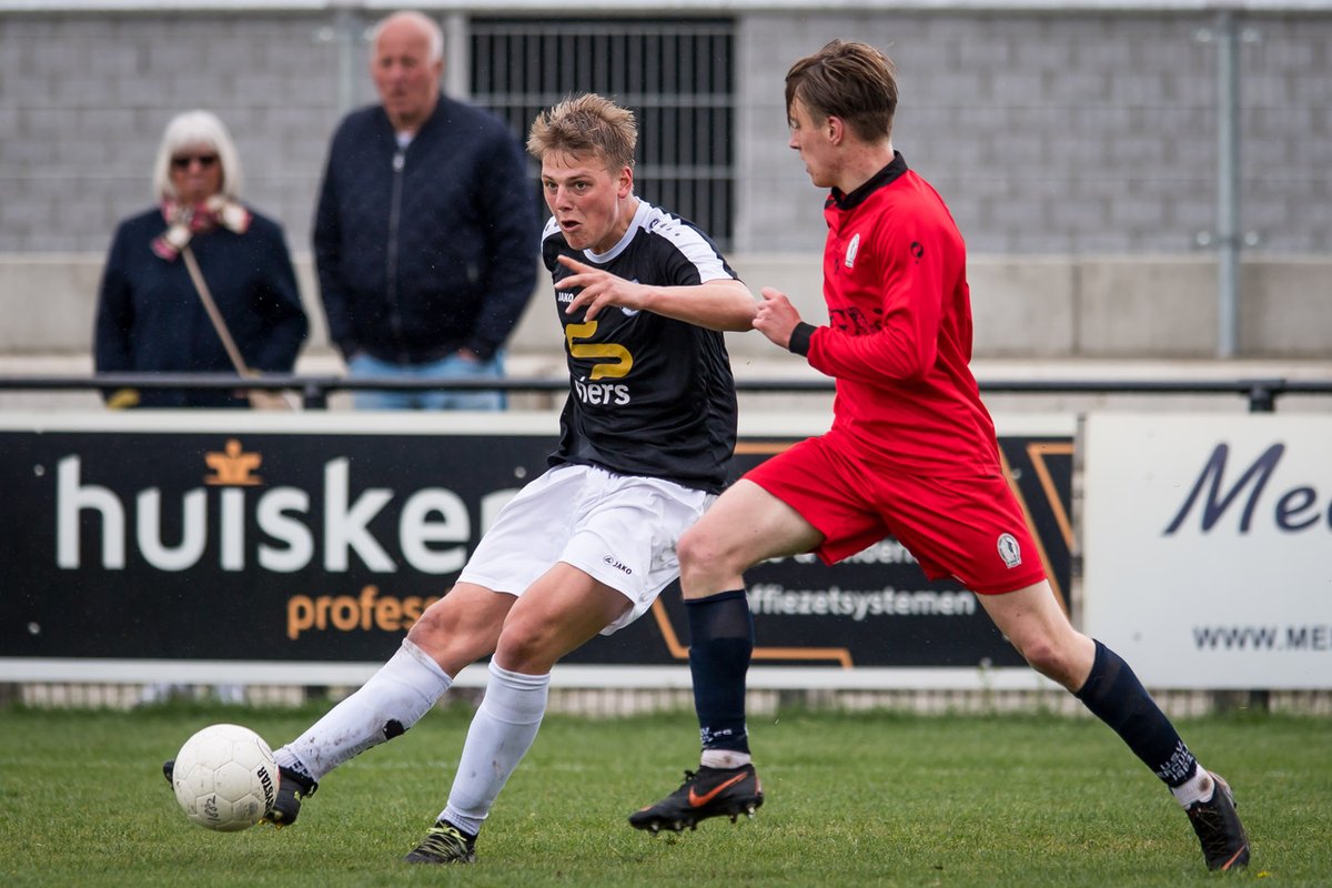 [TOPSCORERS 2021/2022]⚽️

1. Jarno van Essen &amp; Jip Kemna - 18 treffers⚽️
2. Thomas Nijkamp &amp; Jorn Jonge Poerink - 16 treffers⚽️
3. Jonathan van Marle &amp; Daan Akkerman - 15 treffers⚽️

(📸 Pedro Sluiter (Swollenaer) &amp; Lars Smook (Tubantia)