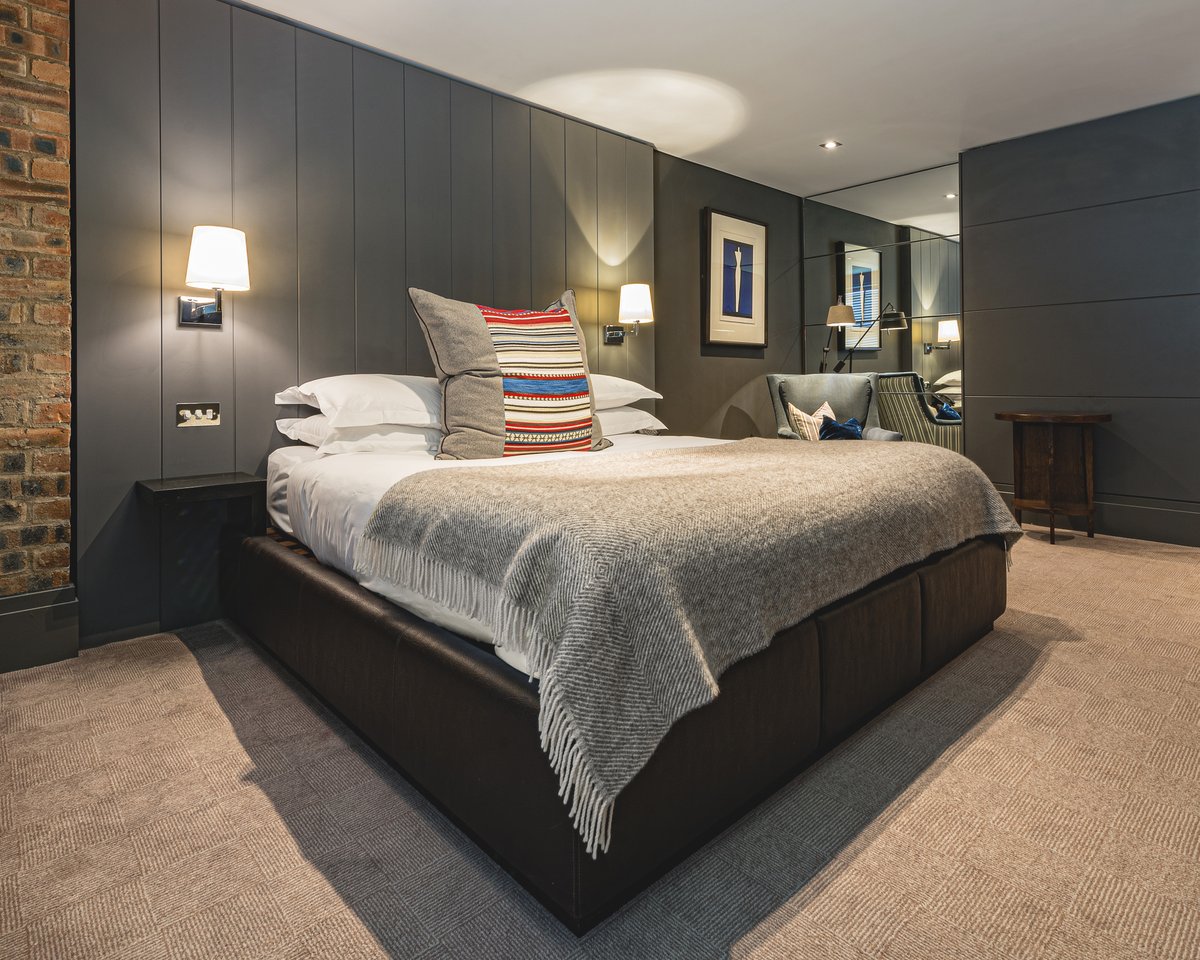 dakotahotelsuk's tweet photo. Daydreaming of Dakota? A weekend staycation in our newly refurbished Signature Suite at Dakota Eurocentral is not to be missed! #lifeatdakota
.
.
.
#dakotahotel #dakotastyle #hotelstyle #luxuryhotel #luxuryhotelroom #styleandservice #luxurylifestyle https://t.co/zAvXswe6ZK