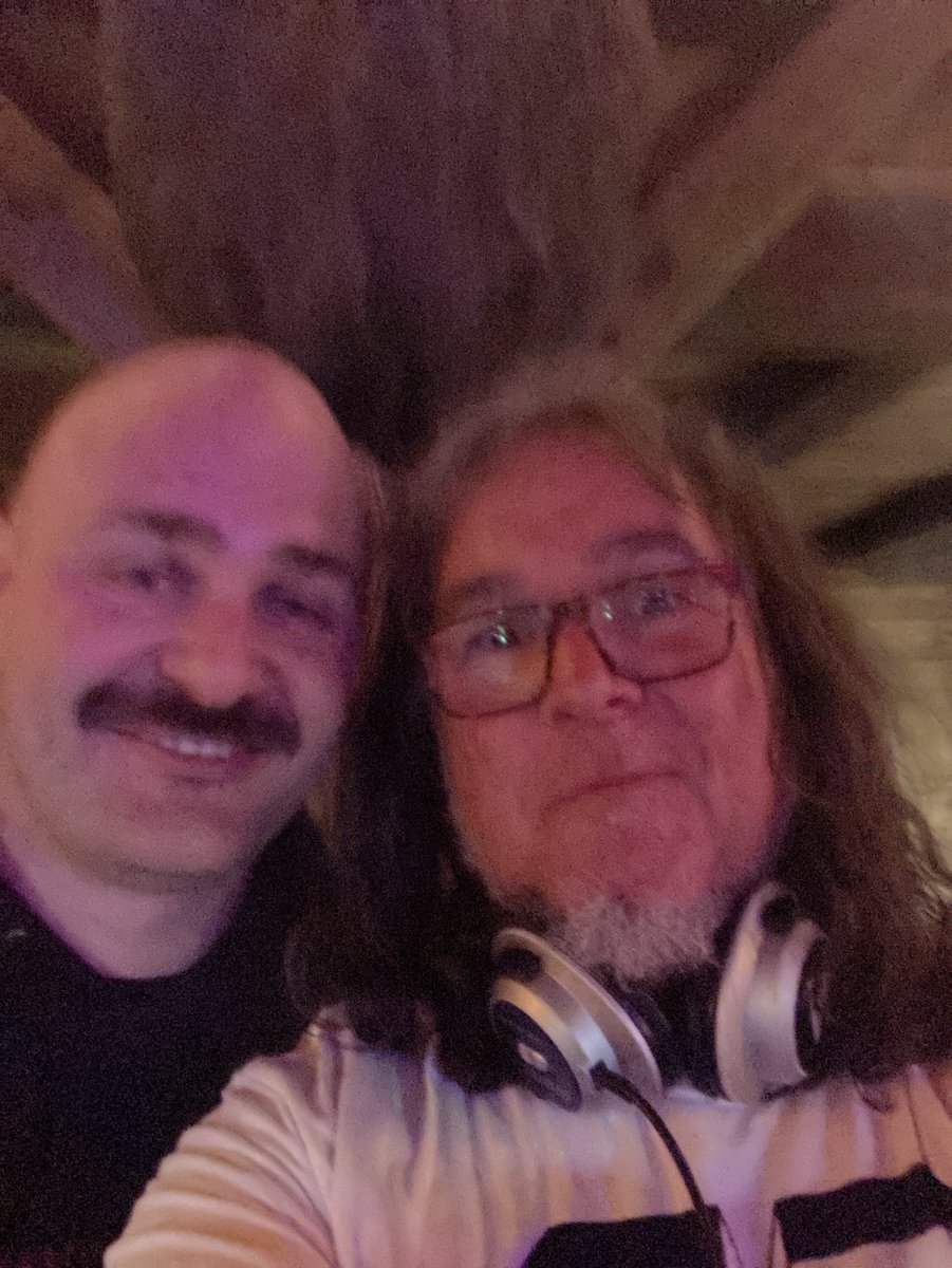 slowpokedj's tweet photo. Op de foto met held,Willy Organ….
Italo based vlaams levenslied…
Al paar keer in Italo setjes gespeeld.
Ga checken als je de kans hebt.
Favo track: Niets meer aan te doen.🔥
#graspop #willyorgan #italo #smartlap #GMM2022 https://t.co/mnPfCUfBI3
