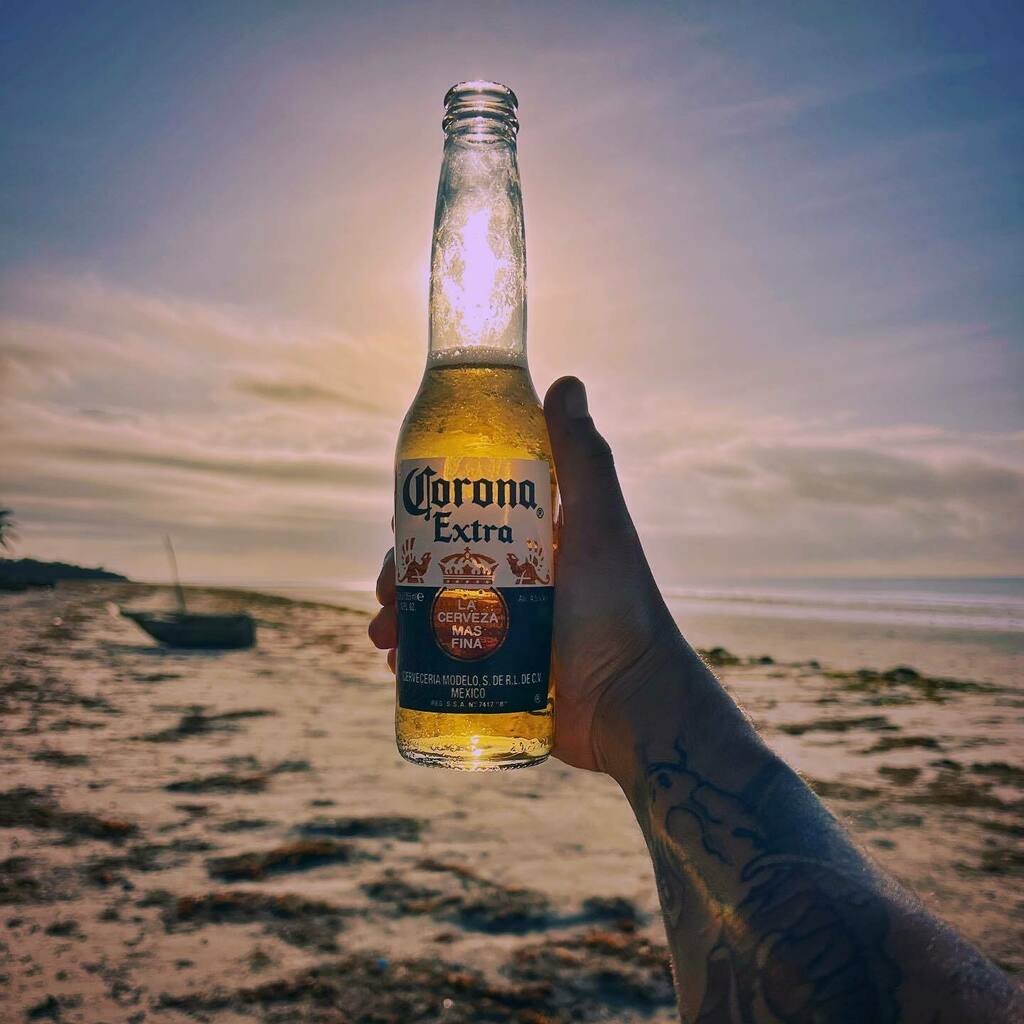 samdave69's tweet photo. Starting a #sunrisethroughbooze for those days when you absolutely need a beer for breakfast.
(Please drink responsibly).
.
.
.
.
.
#samdrinks #coronabeer #ushongo #beer #beerstagram #beerlover #instabeer #cerveza #beerporn #bier #birra #samtravels #cerveja #corona #beertime… https://t.co/CV3KIz01CP
