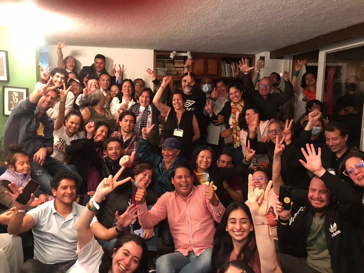 TeusaHumana's tweet photo. Felicidad total!

Después de tantos años de trabajar por un sueño hoy se cumple. Muchos se han ido sin verlo, pero sembraron su semilla en los que continuamos.

Hoy se hace realidad tener a un presidente del pueblo y para el pueblo. Dignidad, oportunidades, justicia social, paz! https://t.co/r2ooHims9P