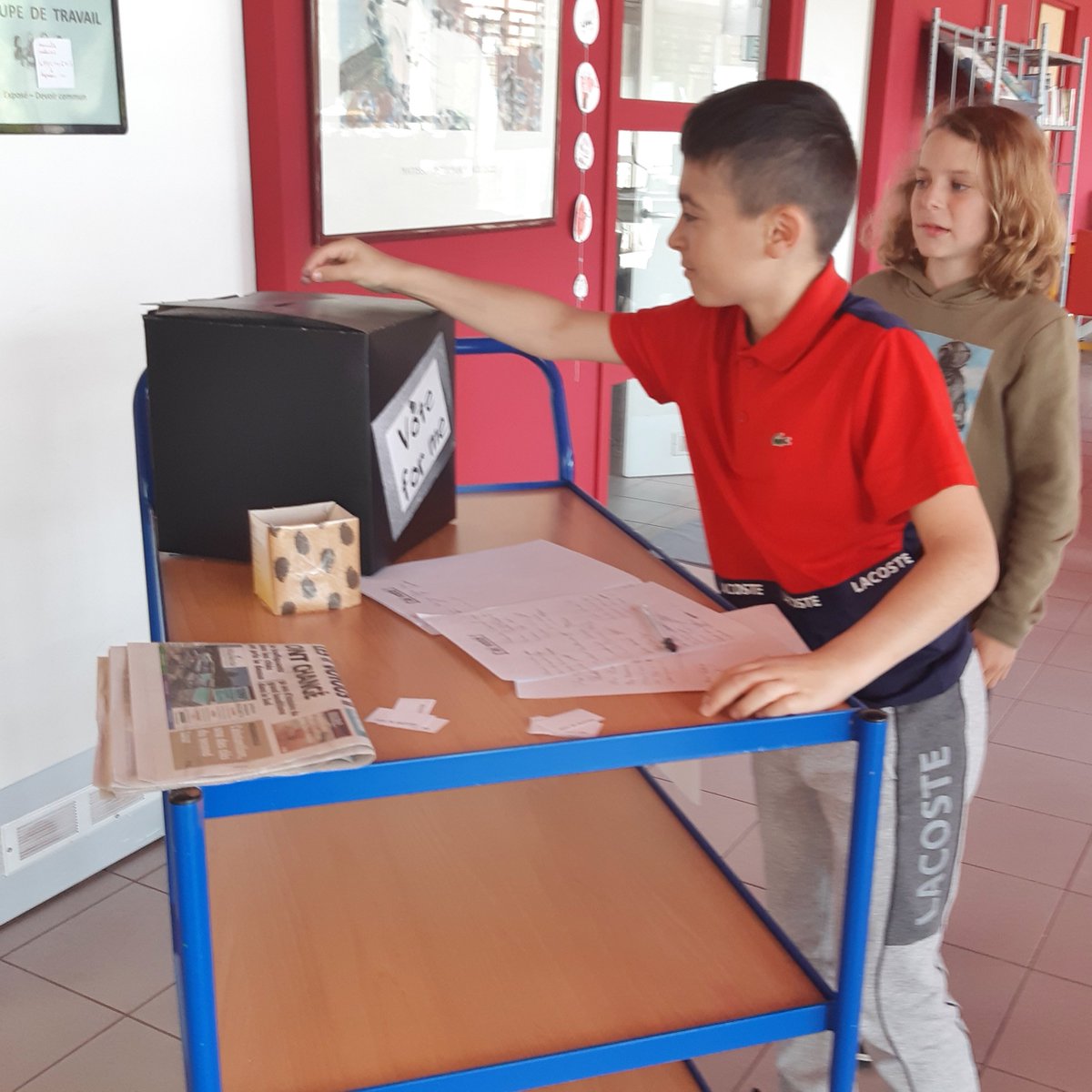 CollegeDaudet83's tweet photo. Travailler "autrement " au CDI : un espace en liberté
"surveillée"😉😉pour des projets interdisciplinaires.Un bilan positif en cette fin d'année ! https://t.co/hpdBVd1feQ
