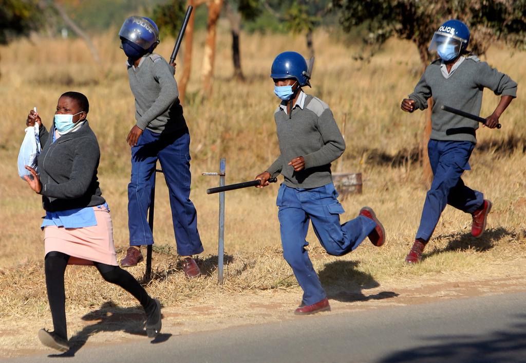 joseph_kalimbwe's tweet photo. When SADC and AU condemns this in our region, I will also denounce sanctions. You denounce human rights violations, we denounce sanctions. Its simple arithmetic !!! https://t.co/5mOjnxnqAM