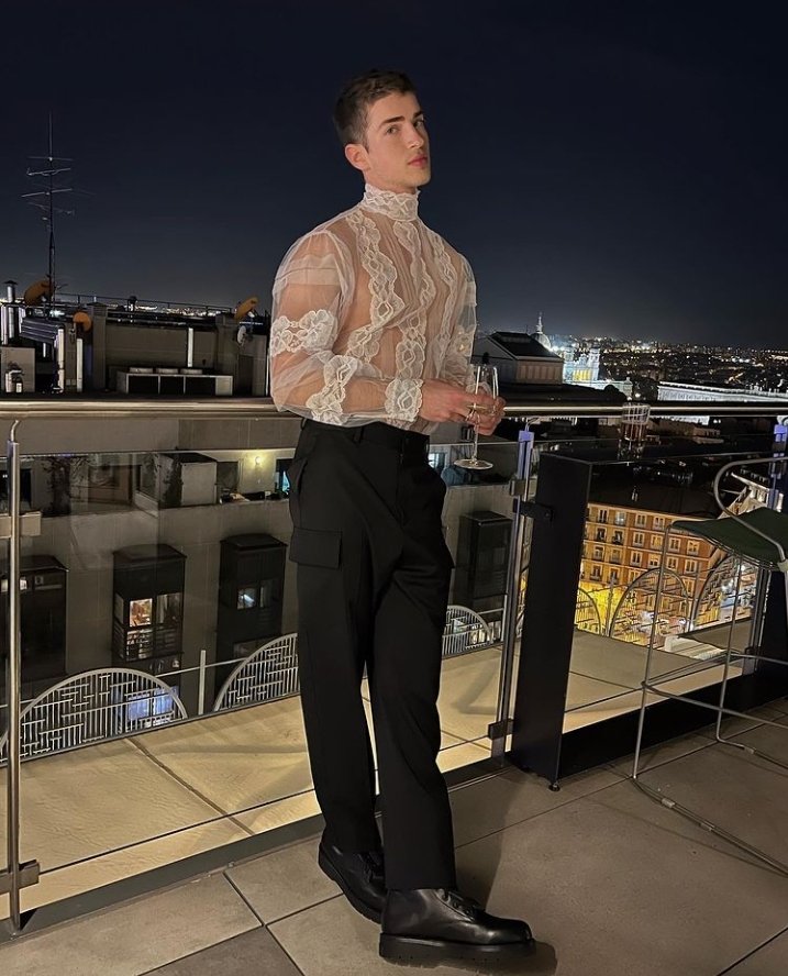 Recherche cherche rp rpdm 

  J'suis pas nouveau mais j'ai supprimé mon compte sans faire exprès (Oui je suis légèrement abruti).

Let me be your sunshine ! ☀️

🔄 — Rt pour visibilité 
❤ — Fav pour dm/follow