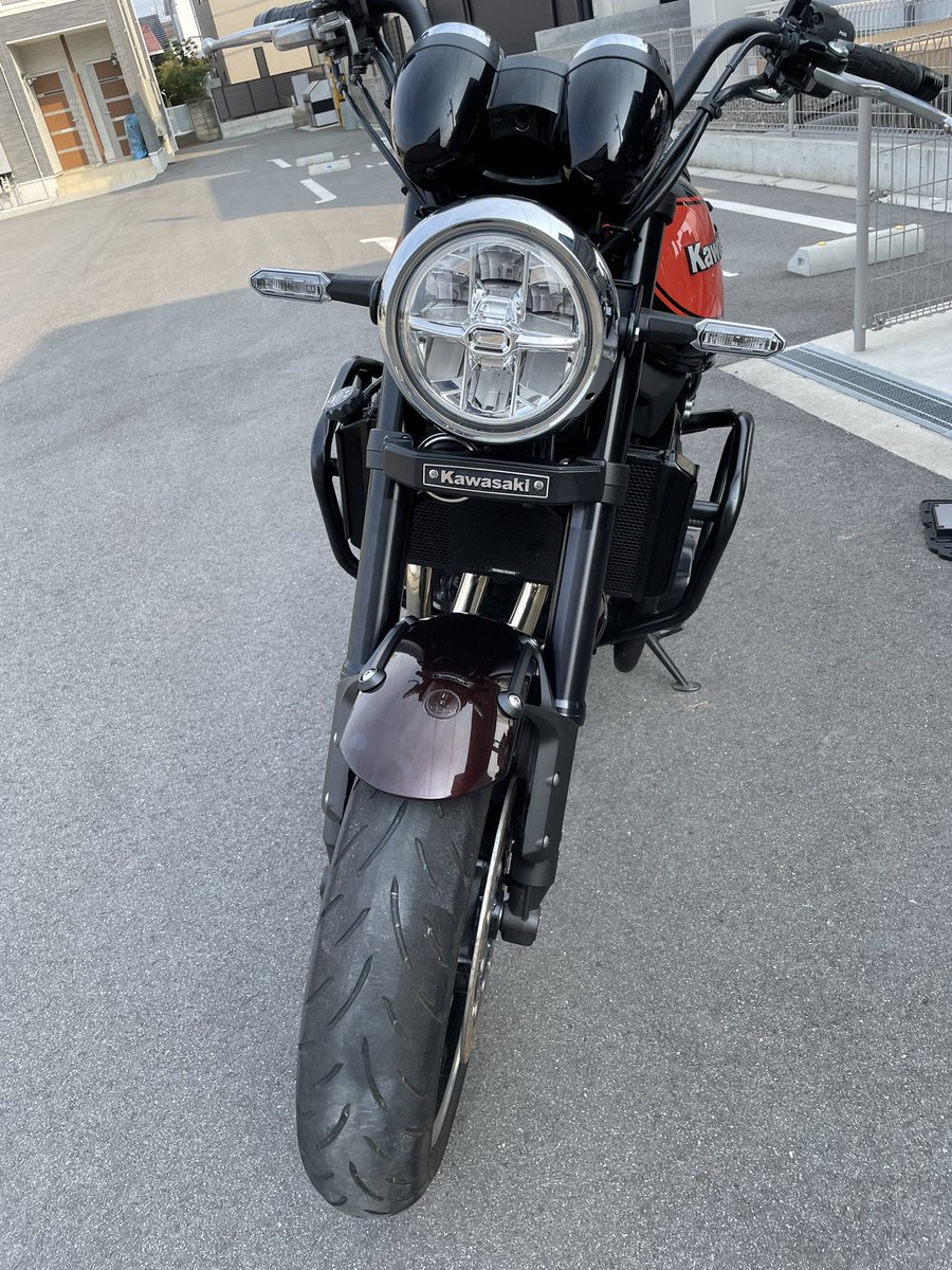 grainagi's tweet photo. フォークエンブレム付けるとスカスカ��がなくるし、野暮ったいホーンも隠れていいね。
見た目の重心が下がる感じ。
#Z900RS https://t.co/ZUZtwDAf4A