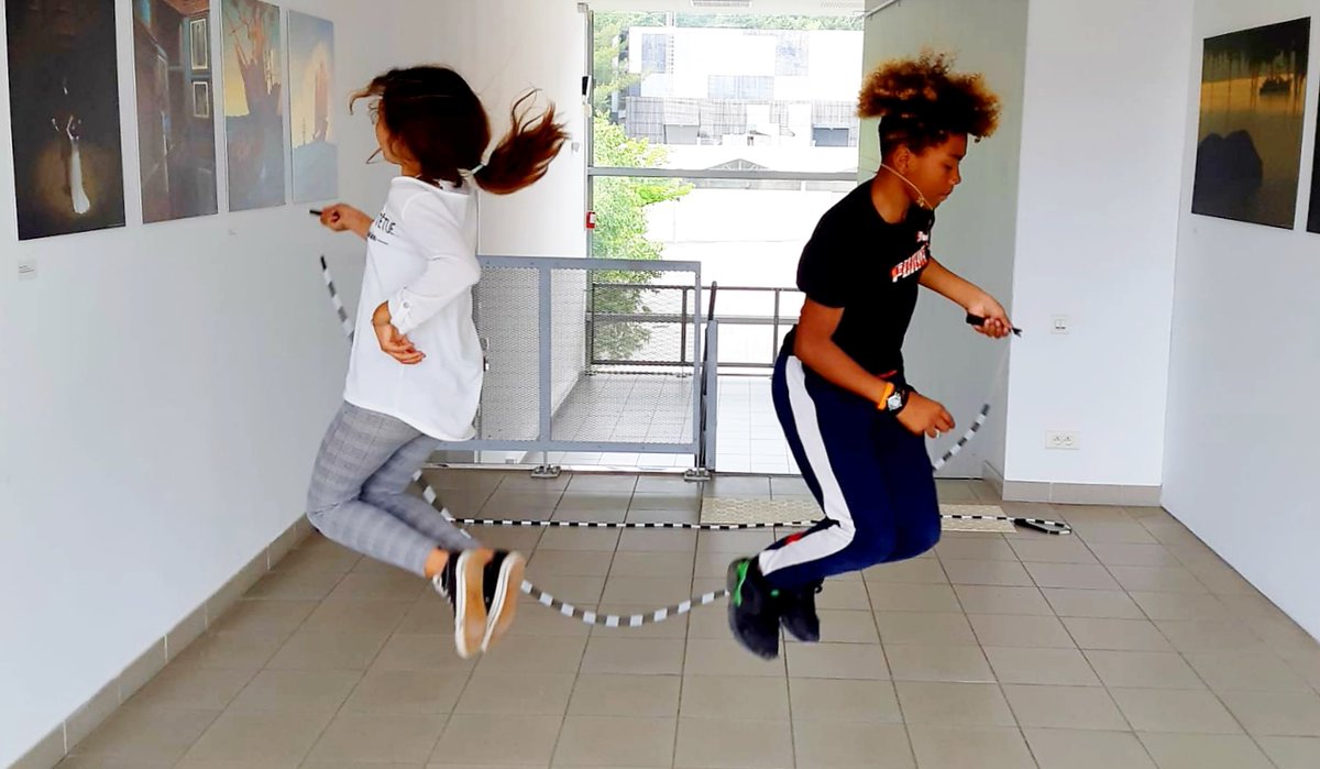 CollegeDaudet83's tweet photo. Travailler "autrement " au CDI : un espace en liberté
"surveillée"😉😉pour des projets interdisciplinaires.Un bilan positif en cette fin d'année ! https://t.co/hpdBVd1feQ