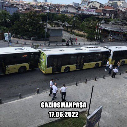 CHP’li İBB’nin yönetim zaafiyeti İstanbul’da ulaşımı felakete sürüklüyor. 

3 yıllık İBB yönetiminde İETT’de 432 bin arıza yaşandı, 177 otobüs hurdaya ayrıldı.

Sadece bugün Ümraniye’de 3 İETT otobüsü zincirleme kaza yaptı, metrobüs bakım aracı bile metrobüse çarptı.