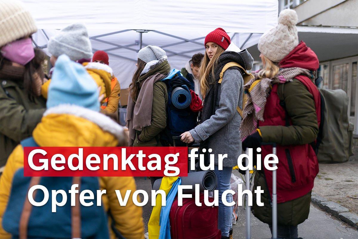 Bundesagentur's tweet photo. Gedenktag für die Opfer von Flucht und Vertreibung

Wir möchten diesen Gedenktag nutzen, um noch einmal besonders auf die Hilfeangebote und Informationen für #Geflüchtete aus der #Ukraine aufmerksam zu machen:

🇺🇦 https://t.co/4jNcLjLoNK
🇺🇦 https://t.co/lEs8EydCmY https://t.co/o9excKODH8