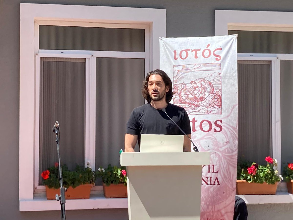 istospoli's tweet photo. Bu sadece gün sonu fotoğrafı 🎈 10. yaşgünümüzde bize evsahipliği yapan Beyoğlu Rum Cemaati Vakfı’na, destekleri i��in Yeniköy Rum Cemaati Vakfı’na, bizi tüm gün boyunca yalnız bırakmayan, bu günün şahane geçmesini sağlayan kocaman istos ailesine, tüm dostlarımıza ve okurlarımıza+ https://t.co/KAuucYief9