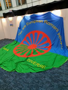 gitanos_org's tweet photo. El programa de radio #Gitanos analiza la nueva edición de la #RomaniWeek 2022 en el Parlamento Europeo.
📻https://t.co/P9kKk200iq https://t.co/uTtl6fuhgW