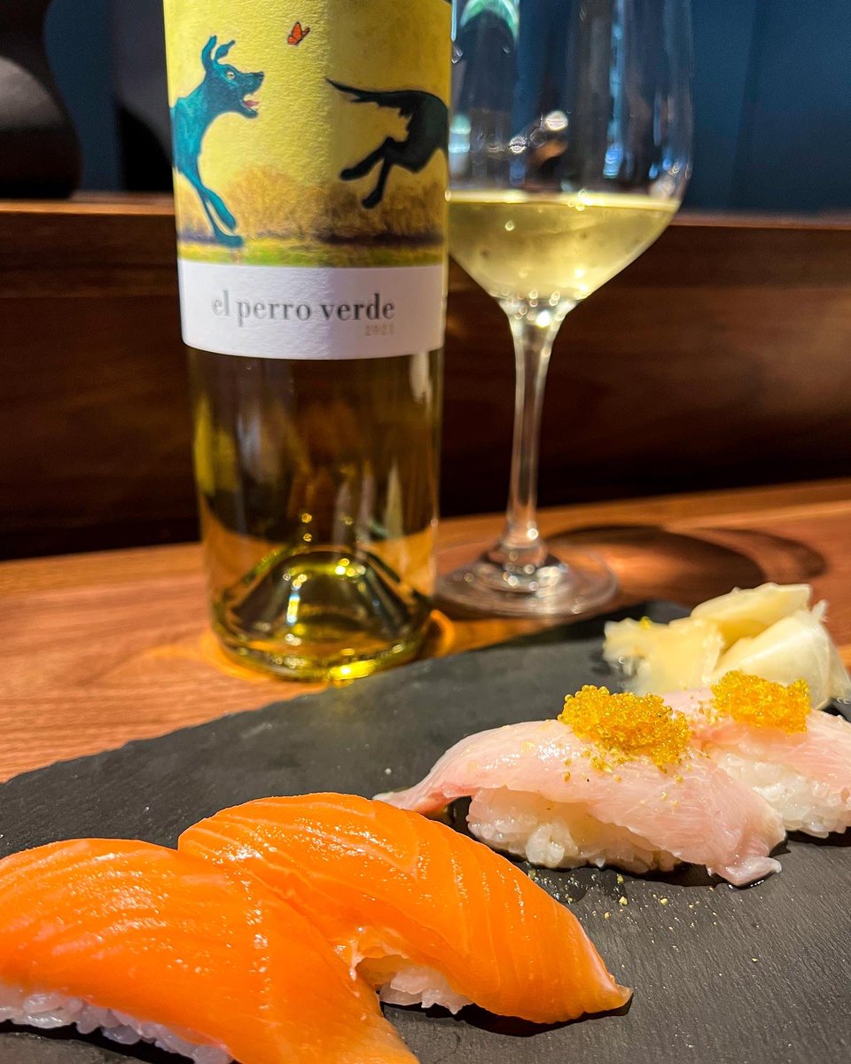 merylairen's tweet photo. Kuikku, nuevo descubrimiento en Madrid. Una barra japonesa (con un toque de México) en la que no falta El perro verde.

🔥 Imperdible su Dinamita Roll. https://t.co/8CPICVTVTr