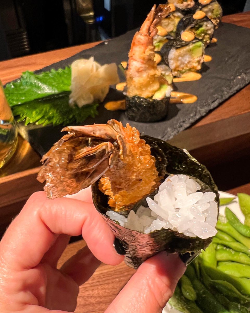 merylairen's tweet photo. Kuikku, nuevo descubrimiento en Madrid. Una barra japonesa (con un toque de México) en la que no falta El perro verde.

🔥 Imperdible su Dinamita Roll. https://t.co/8CPICVTVTr