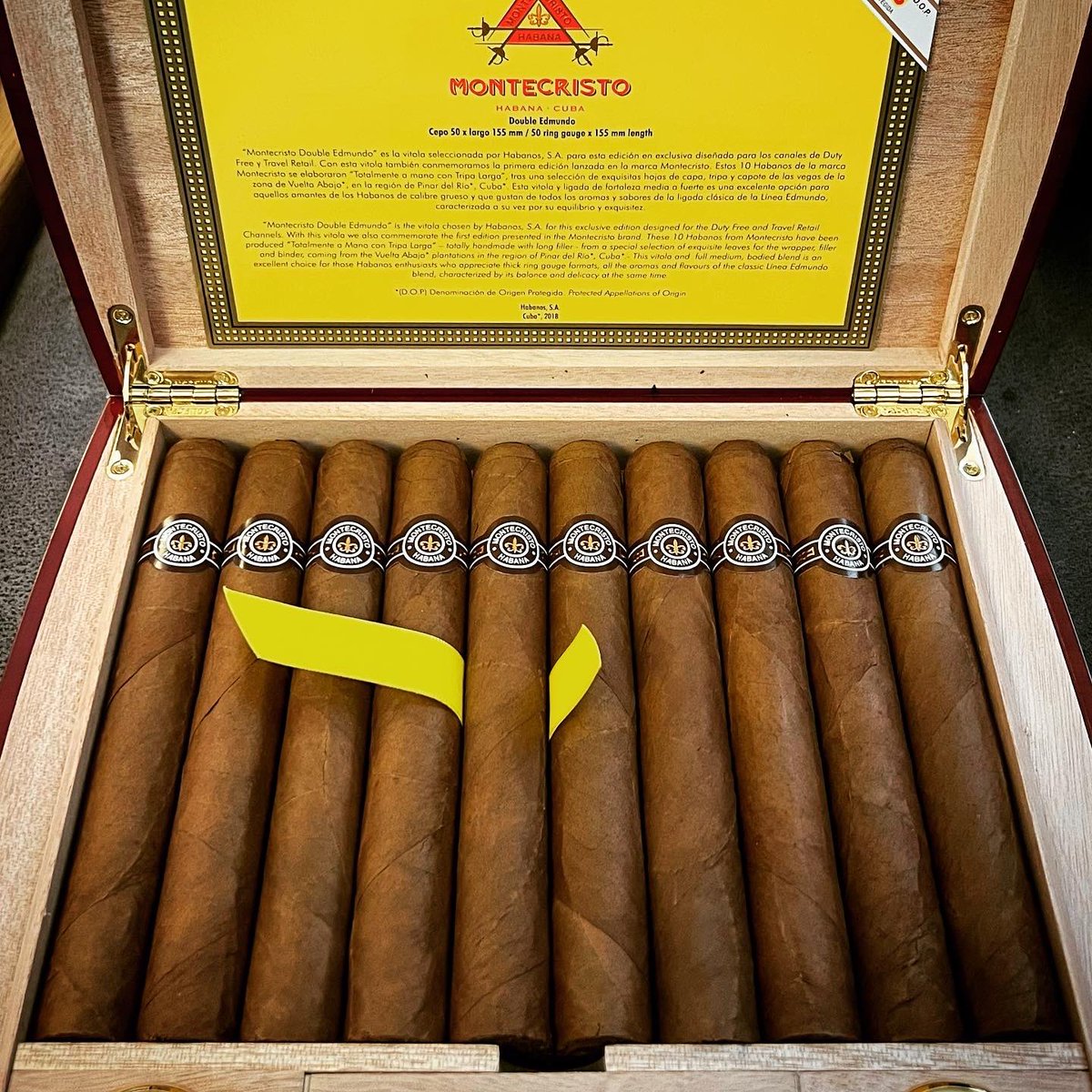 AXISPAW1's tweet photo. Couple of new additions for me. Both Travel Humidors and Travel Exclusive.
The smell...🤤
#hed #barevolution #cascnation #casc #cascbar #cascshop #cigar #cigarlover #cigarsociety #cigarbar #cigarshop #cigarpunk #cigaroftheday #cigarsmoking #cigaraficionado #cuban #cubancigars https://t.co/31n0RAJNc5