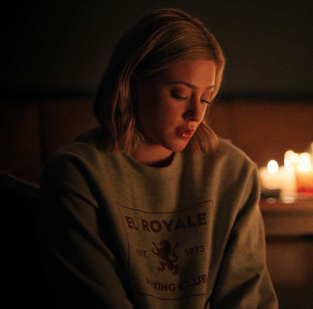 ANGSTWH0RE's tweet photo. Betty Cooper's favorite things: sweaters, milkshakes, solving crime and Archie Andrews. https://t.co/ZItELWcN2X