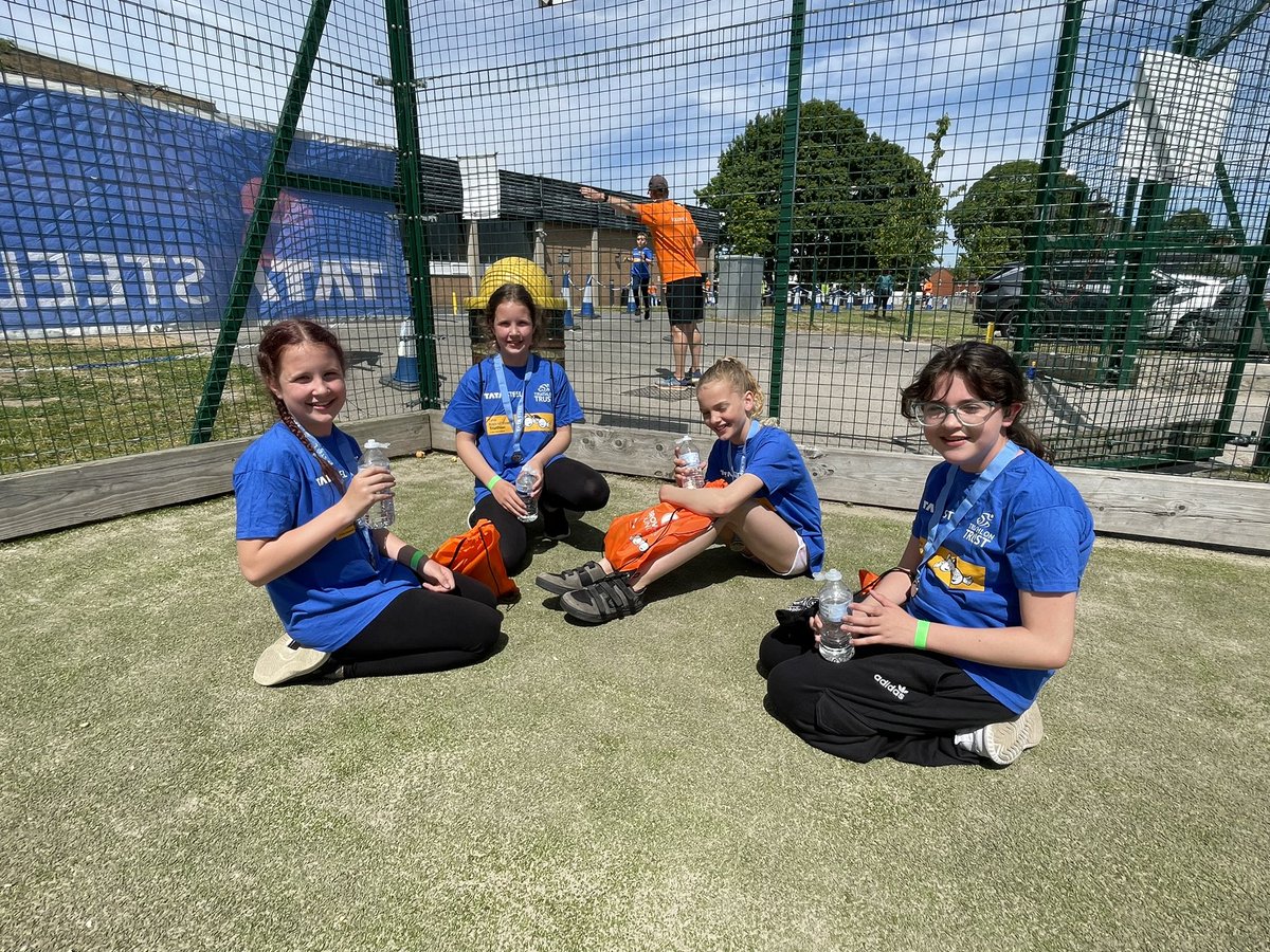 MgTrochi's tweet photo. Blwyddyn 6 yn mwynhau triathlon! 🏊‍♂️🏃‍♀️🚴‍♀️@TataSteelUK  @AliBrownleetri @jonny_brownlee https://t.co/NJYb8ZgAr6