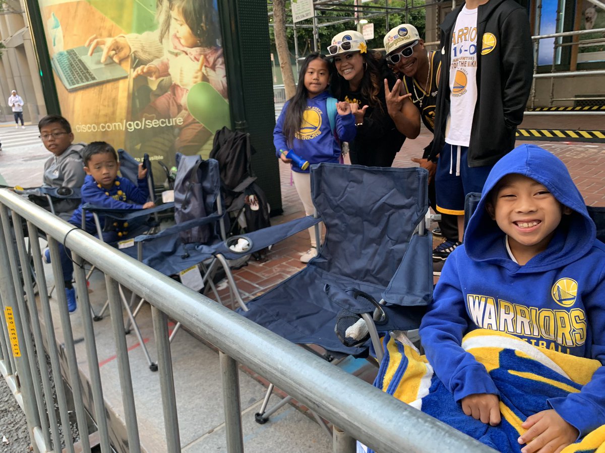 KRON4WTran's tweet photo. Warriors fans are here and they are ready for the parade.  Did I mention they showed up before sunrise?  @warriors @kron4news  @BleacherReport @espn https://t.co/R3KwkW6D6b