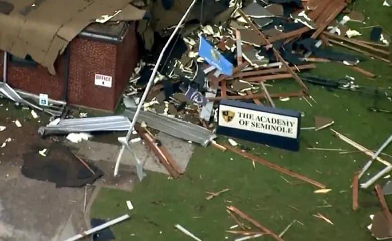 chelsearushing4's tweet photo. #teachertwitter my school got completely blown away by an EF 2 tornado on May 4th. Today one of my DC projects is being 2X matched. Just needing $467 @KrocksPage Please help me by RT or donating. #Kindergarten #helpinghand 

https://t.co/YG8IwlILdH https://t.co/OOsbsA4x92