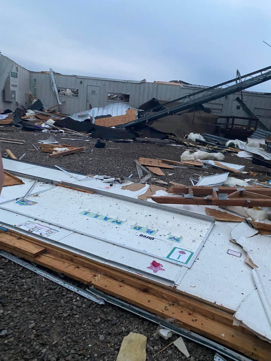 chelsearushing4's tweet photo. #teachertwitter my school got completely blown away by an EF 2 tornado on May 4th. Today one of my DC projects is being 2X matched. Just needing $467 @KrocksPage Please help me by RT or donating. #Kindergarten #helpinghand 

https://t.co/YG8IwlILdH https://t.co/OOsbsA4x92