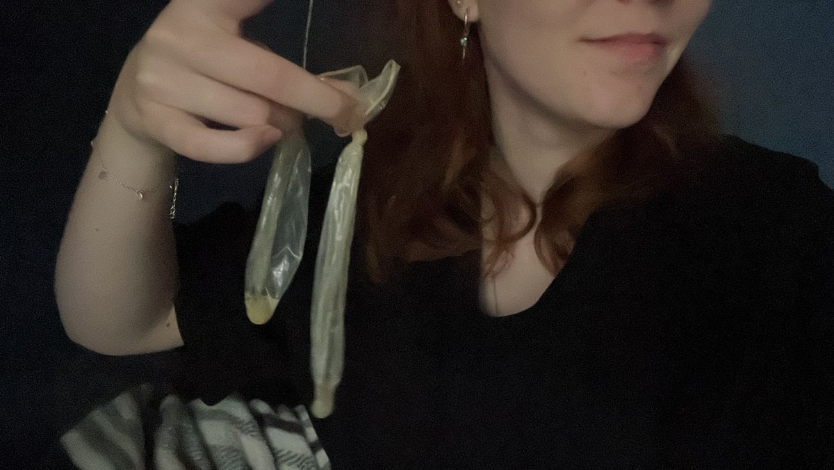 findomlaura_'s tweet photo. Das ist alles was du #sissy zum Abendbrot bekommst!🐷Der Unterschied zwischen dir und den Kondomen: Du warst und wirst niemals in mir sein😉✨
#zahlsklave #verse #slave #sklave #sissy #paypig #herrin #geldsklave #geldherrin #findom #fetisch #femdom #cuckold #beta #blackmail https://t.co/BYBTRDCo54
